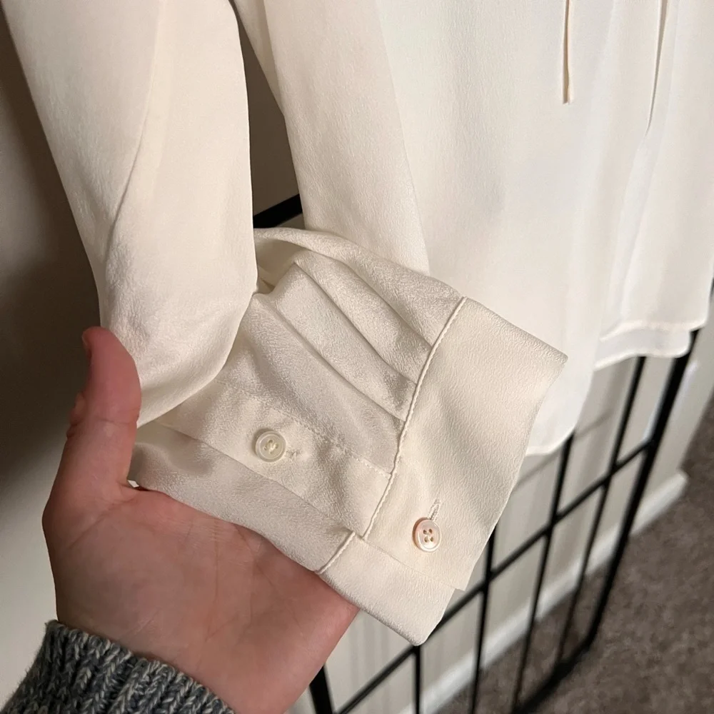 Joie Ivory 100% Silk Lace Up Blouse Sz S - Picture 4 of 7